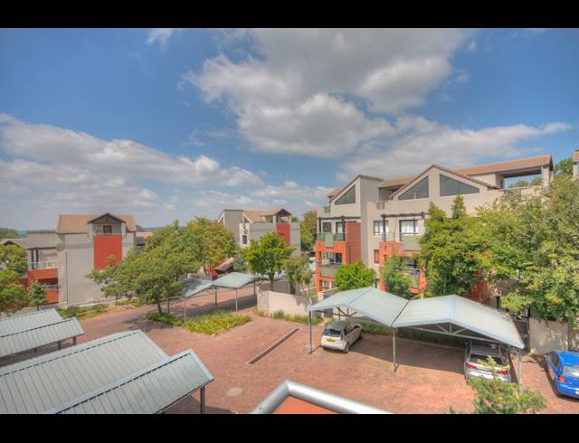1 BEDROOM APARTMENT FOR SALE IN BRYANSTON